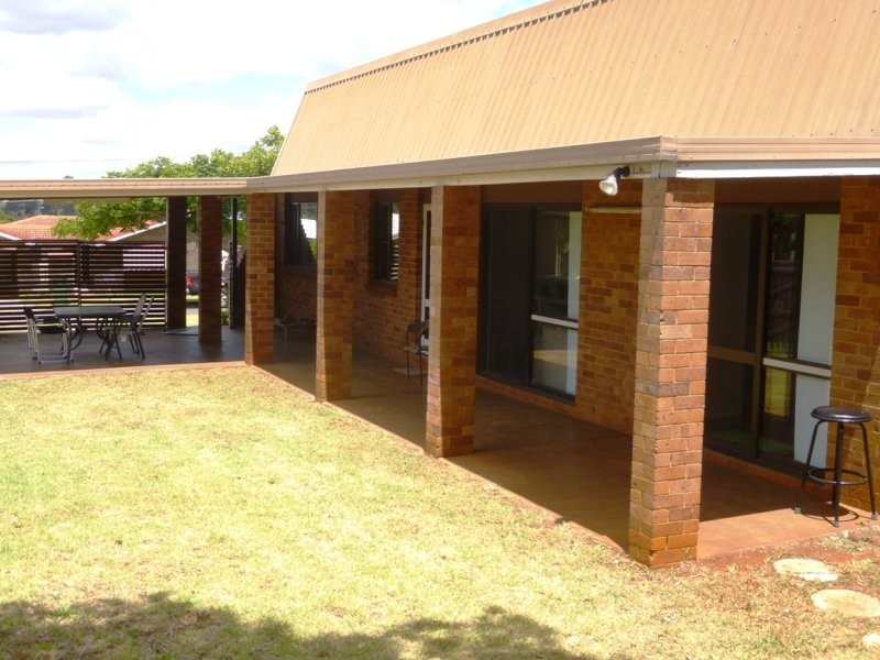 59 Noll Street, Kearneys Spring QLD 4350