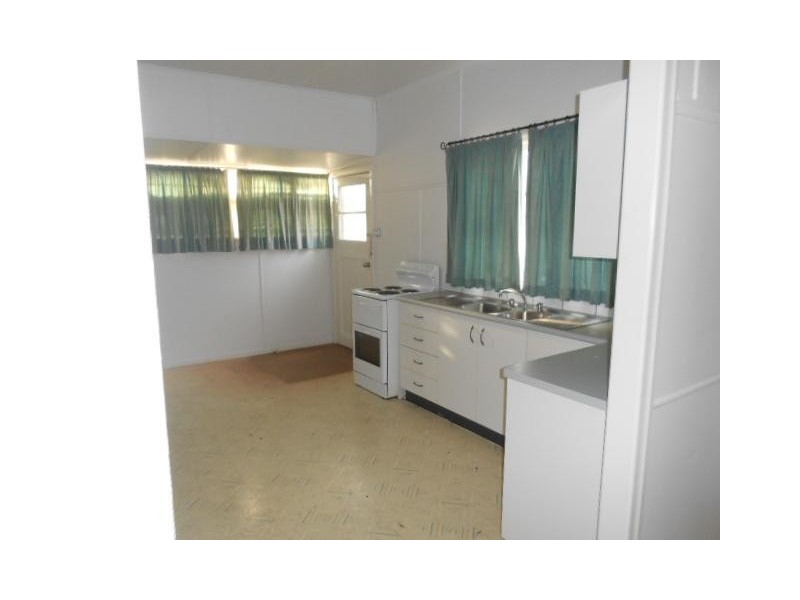 383 West Street, Harristown QLD 4350