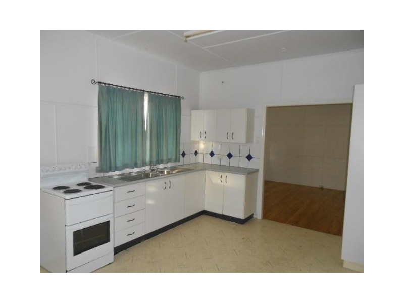 383 West Street, Harristown QLD 4350