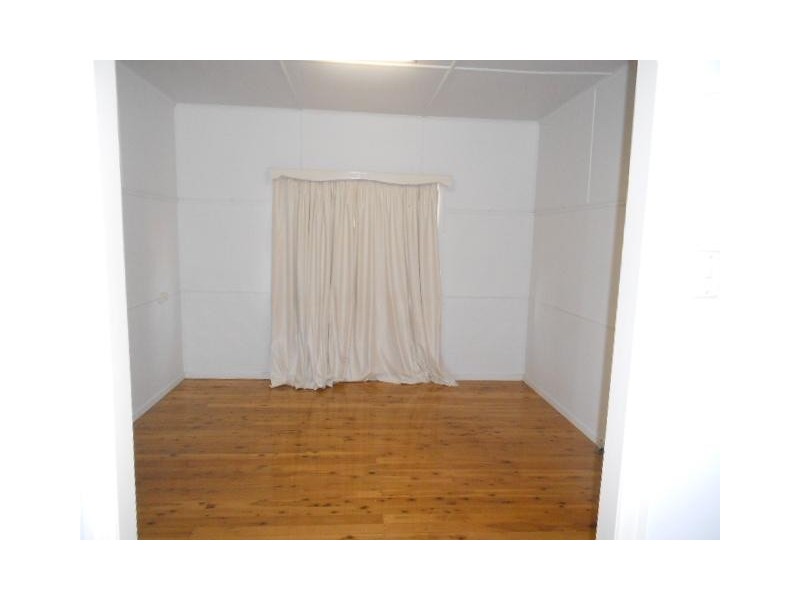 383 West Street, Harristown QLD 4350