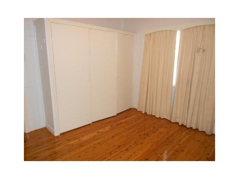 383 West Street, Harristown QLD 4350