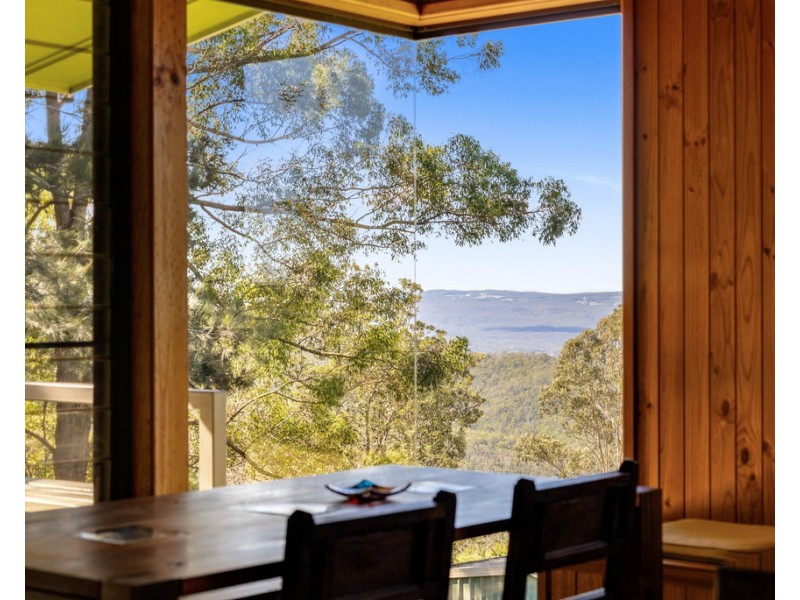 18 Rangeview Road, Blue Mountain Heights QLD 4350