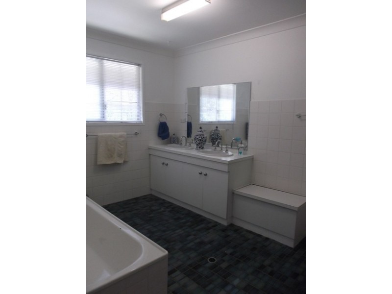 42 Goodsirs Road, Murphys Creek QLD 4352