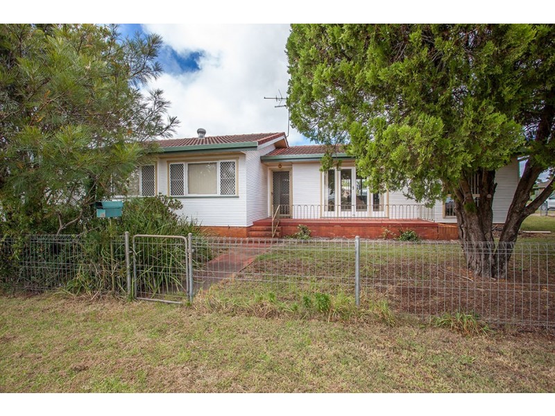 14 Makepeace Street, Rockville QLD 4350