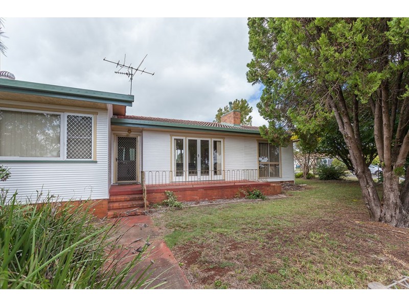 14 Makepeace Street, Rockville QLD 4350