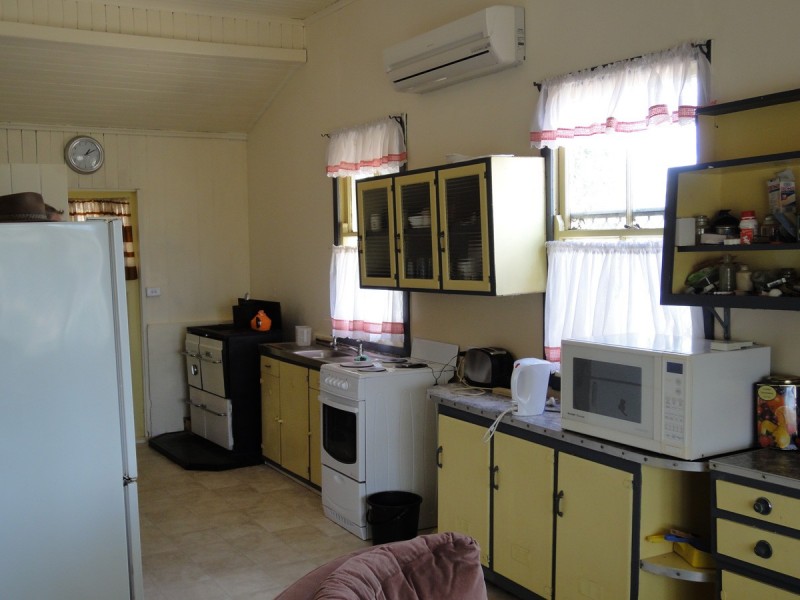 ” Glen View ” Mount Marshall, Allora QLD 4362