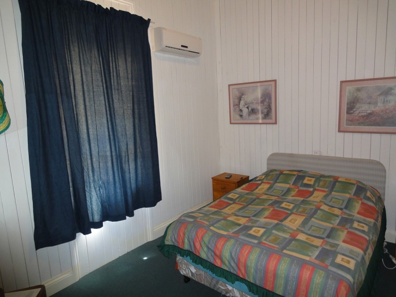 ” Glen View ” Mount Marshall, Allora QLD 4362