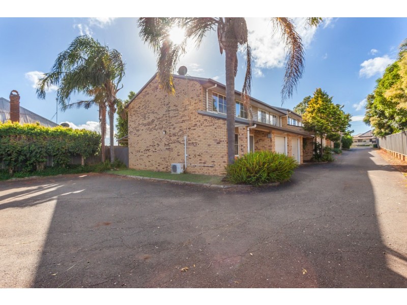 Unit 8/233 Hume Street, South Toowoomba QLD 4350