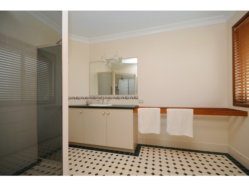 4 Wesley Court, Highfields QLD 4352