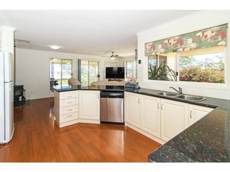 8 – 10 Panoramic Drive, Preston QLD 4352