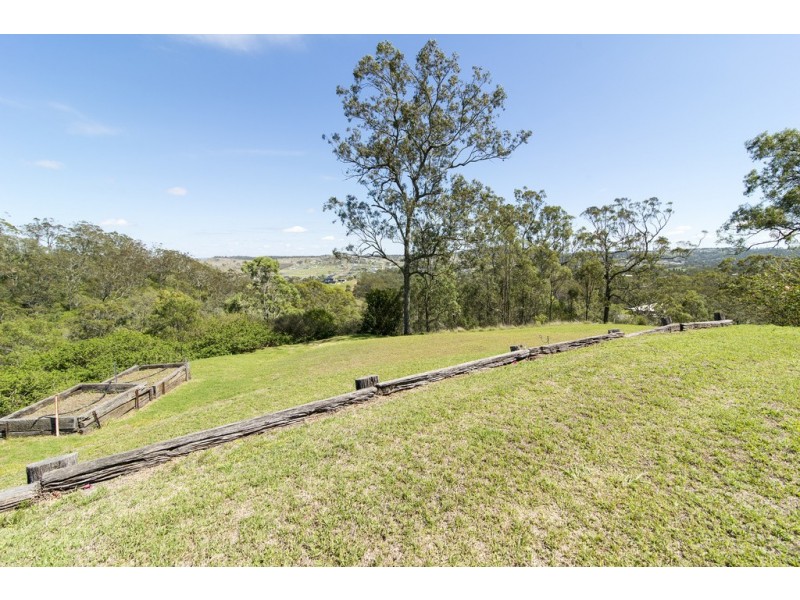 8 – 10 Panoramic Drive, Preston QLD 4352