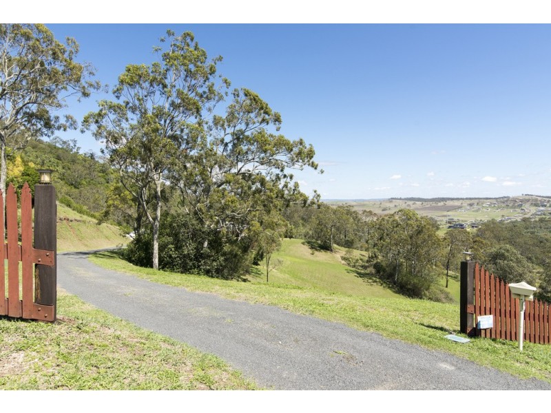 8 – 10 Panoramic Drive, Preston QLD 4352