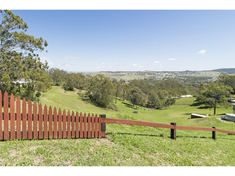8 – 10 Panoramic Drive, Preston QLD 4352