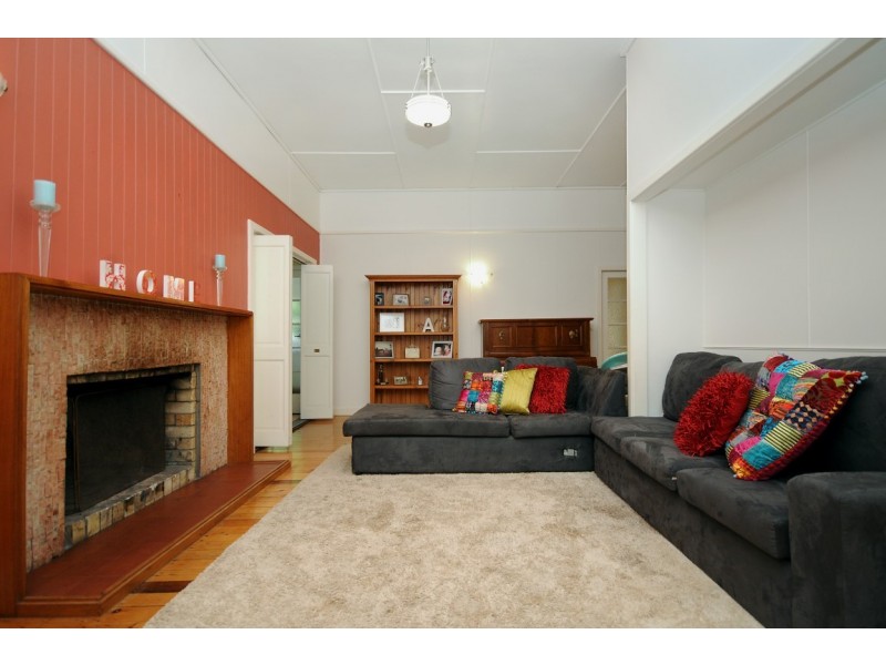 6 Fairholme Street, Mount Lofty QLD 4350