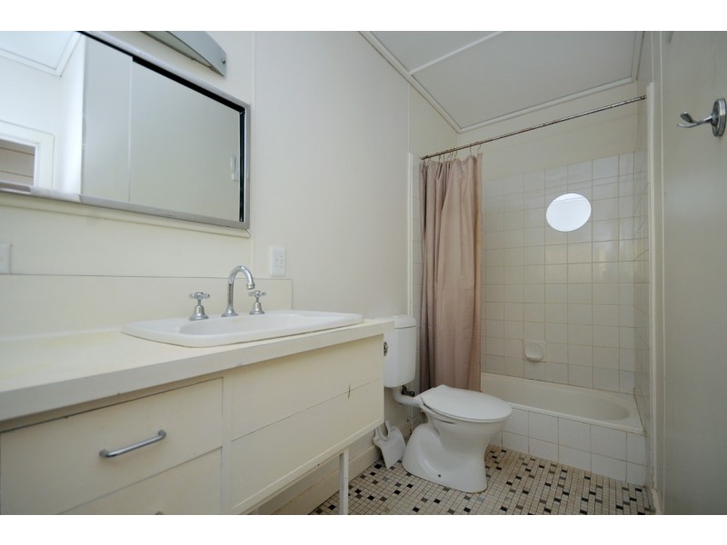 6 Fairholme Street, Mount Lofty QLD 4350