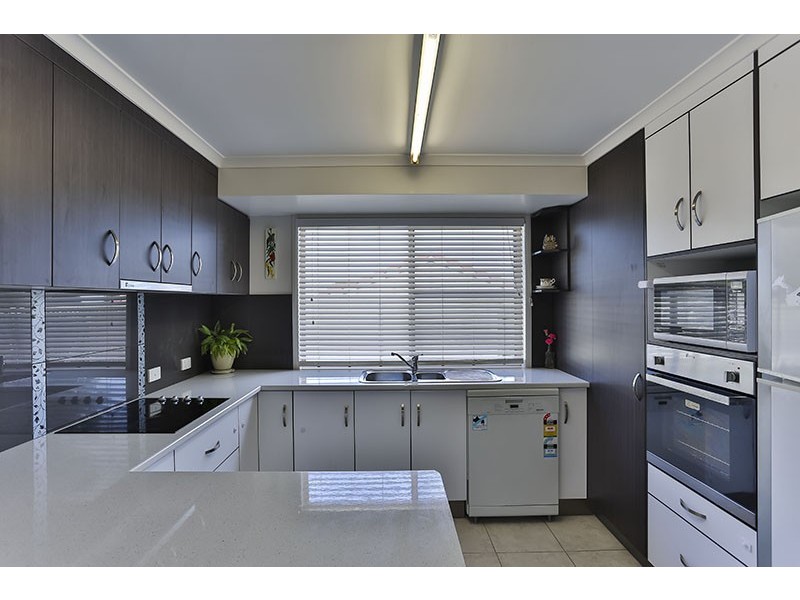 16 Black Court, Wilsonton QLD 4350