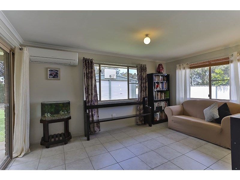 16 Black Court, Wilsonton QLD 4350