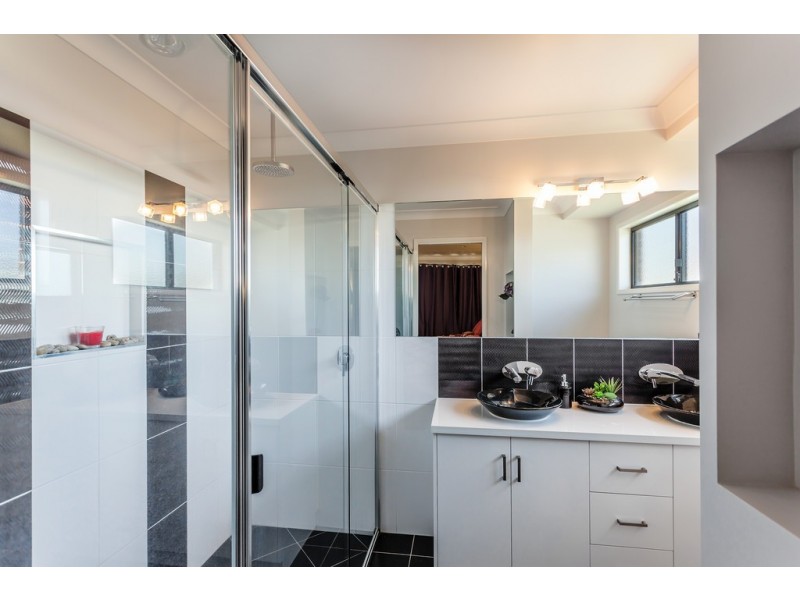 15 Vinnicombe Street, Kearneys Spring QLD 4350