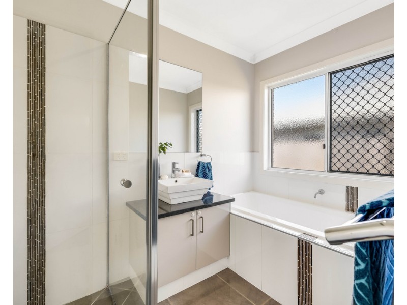 12 Vinnicombe Street, Kearneys Spring QLD 4350