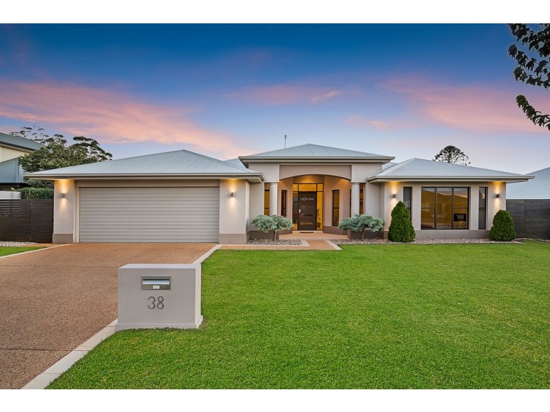 38 Fadden Crescent, Middle Ridge QLD 4350