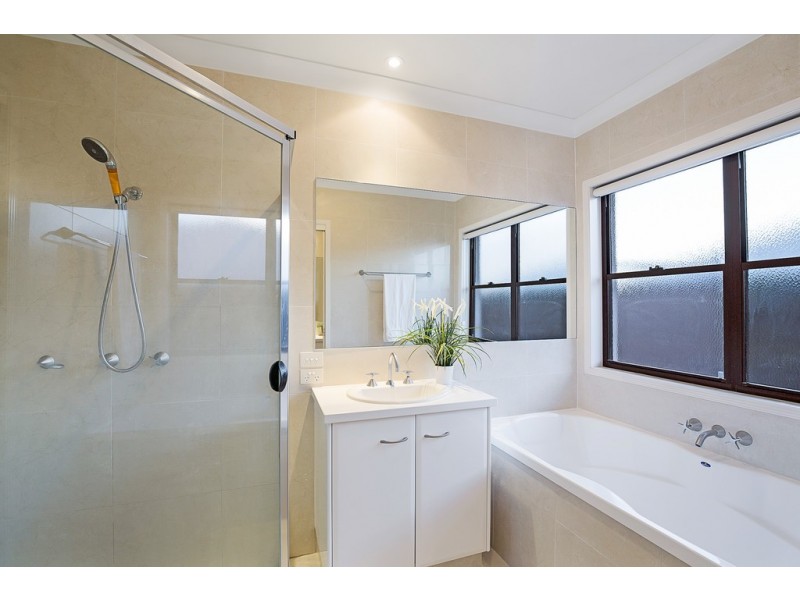 38 Fadden Crescent, Middle Ridge QLD 4350