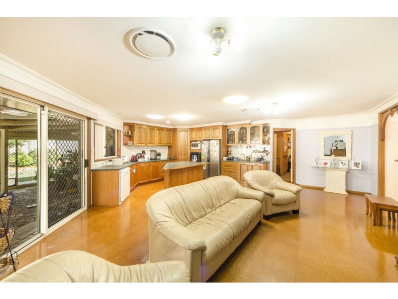 22 Mengel Court, Middle Ridge QLD 4350