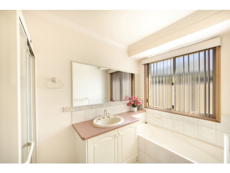 22 Mengel Court, Middle Ridge QLD 4350