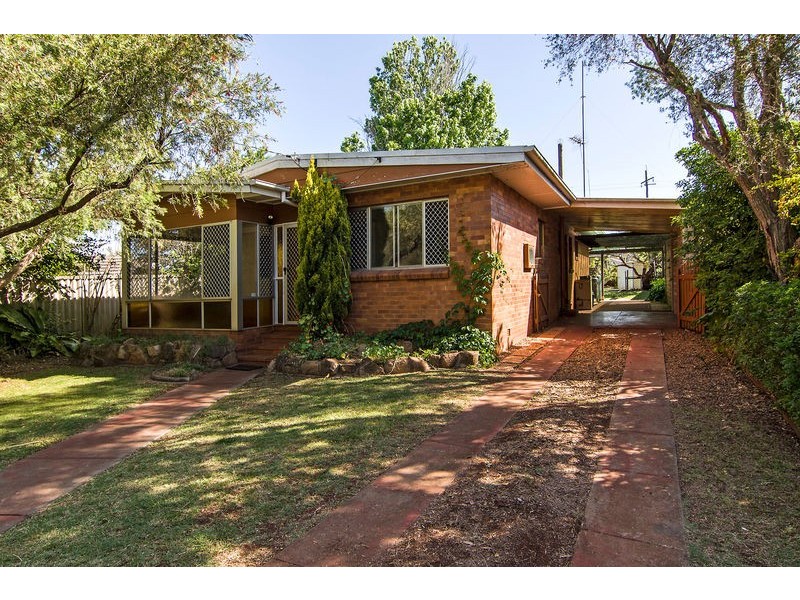 18 Butt Street, Harristown QLD 4350