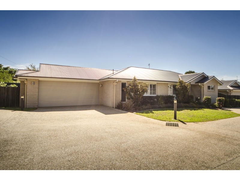 Unit 1/318-320 West Street, Kearneys Spring QLD 4350