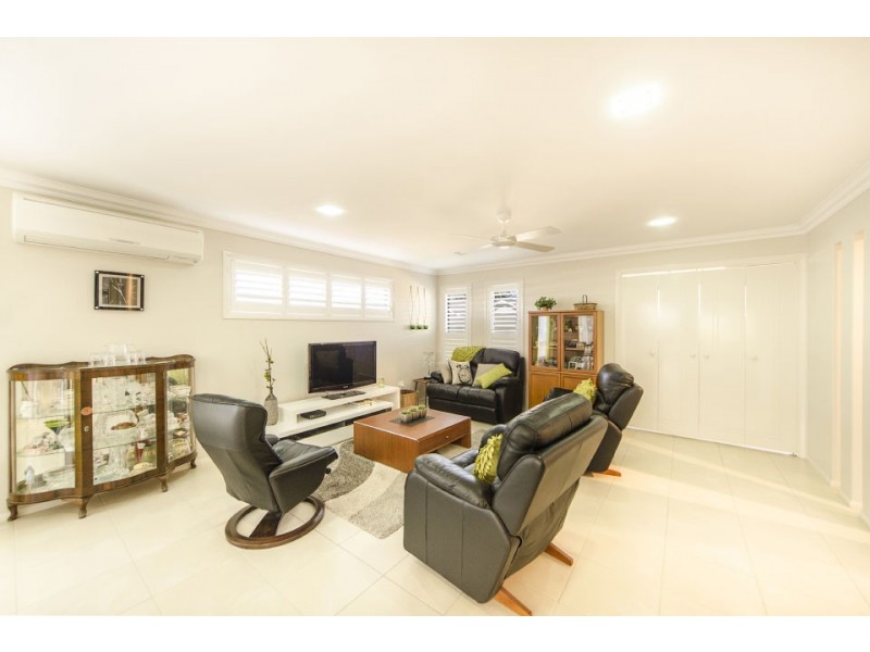 Unit 1/318-320 West Street, Kearneys Spring QLD 4350