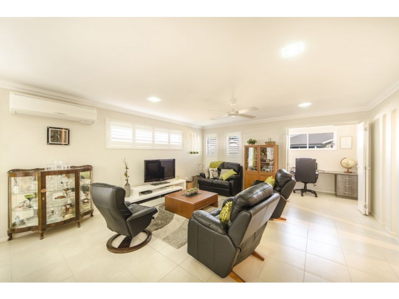 Unit 1/318-320 West Street, Kearneys Spring QLD 4350