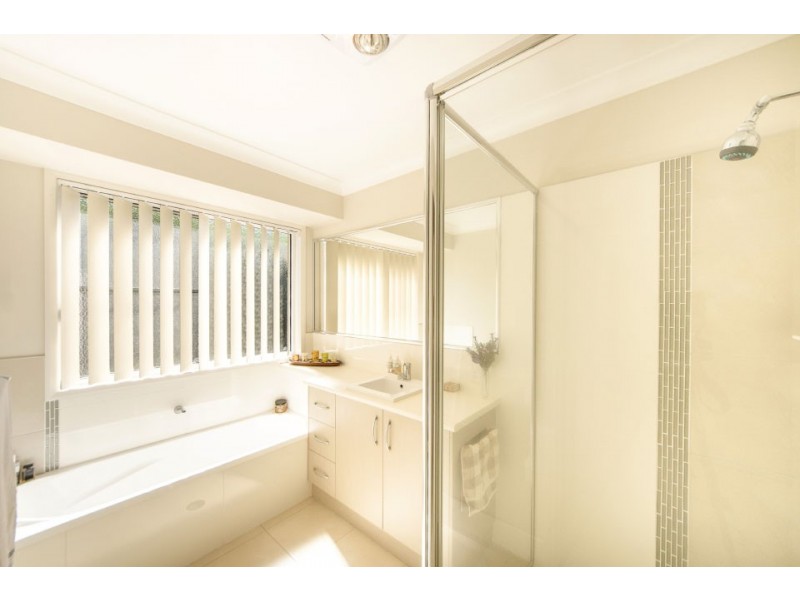 Unit 1/318-320 West Street, Kearneys Spring QLD 4350