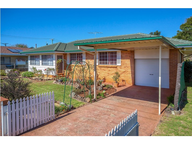 2 Shennan Street, Harristown QLD 4350