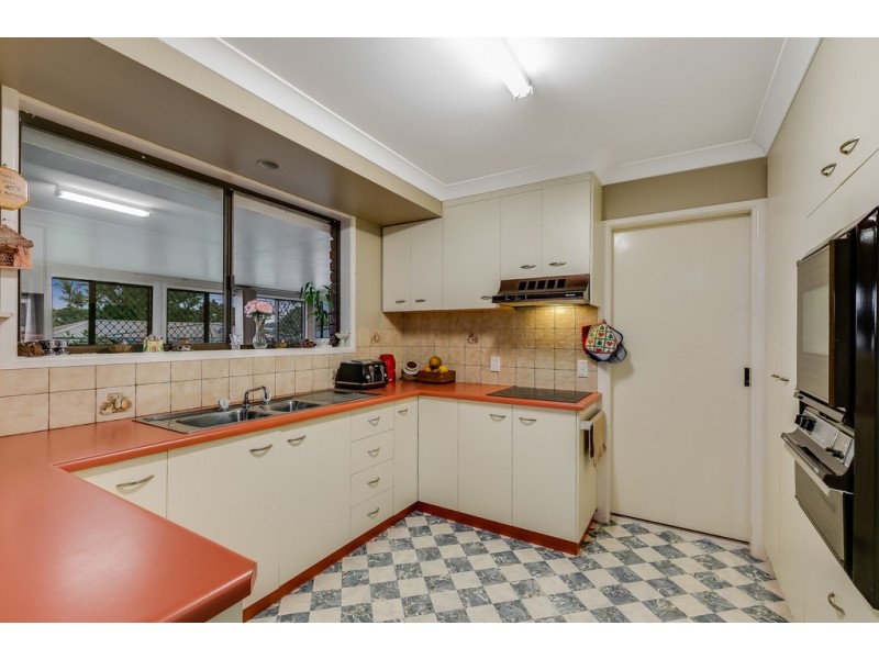 10 Smythe Street, Kearneys Spring QLD 4350