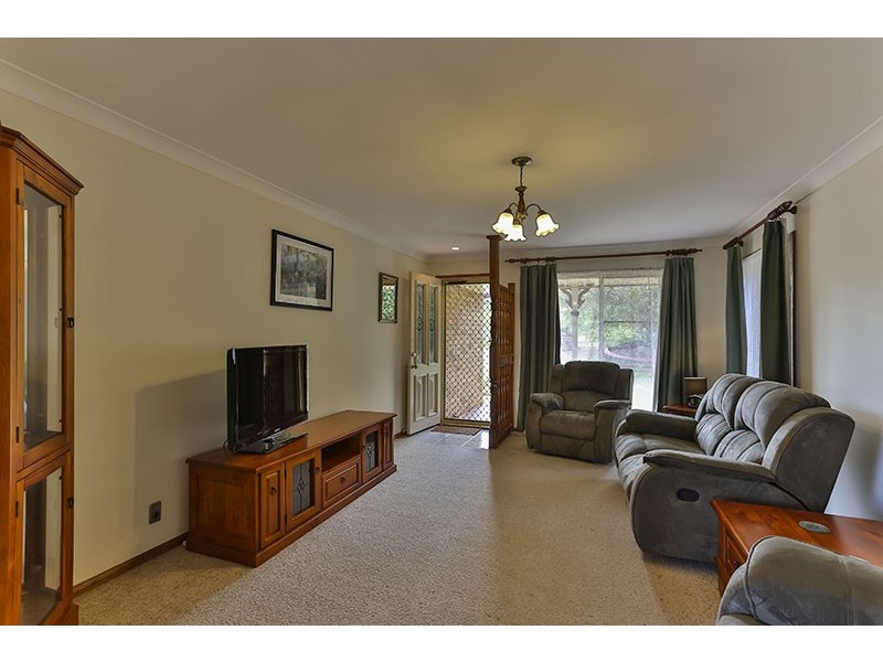 42 Barlow Street, Wilsonton QLD 4350