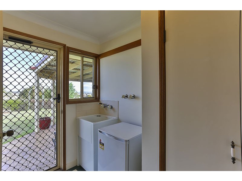 42 Barlow Street, Wilsonton QLD 4350