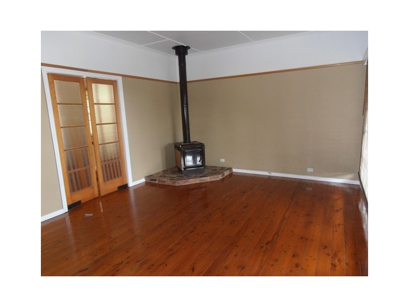 3A Curzon, Mount Lofty QLD 4350