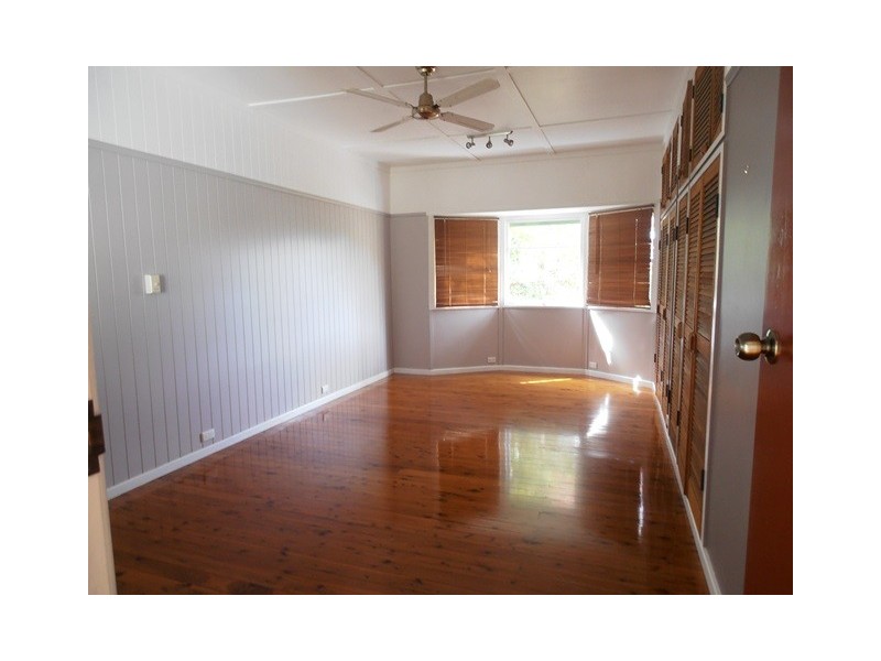 3A Curzon, Mount Lofty QLD 4350