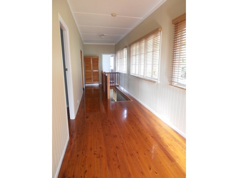 3A Curzon, Mount Lofty QLD 4350