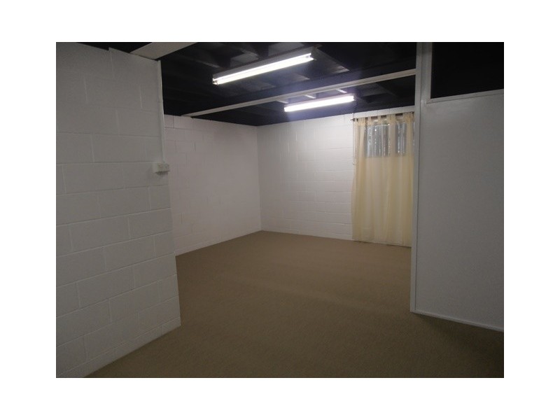 3A Curzon, Mount Lofty QLD 4350