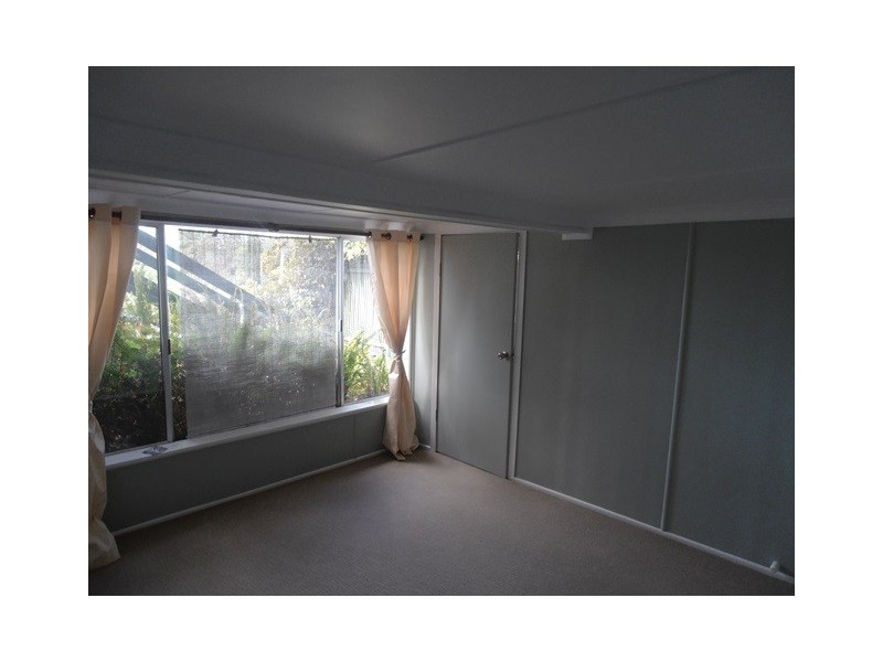 3A Curzon, Mount Lofty QLD 4350