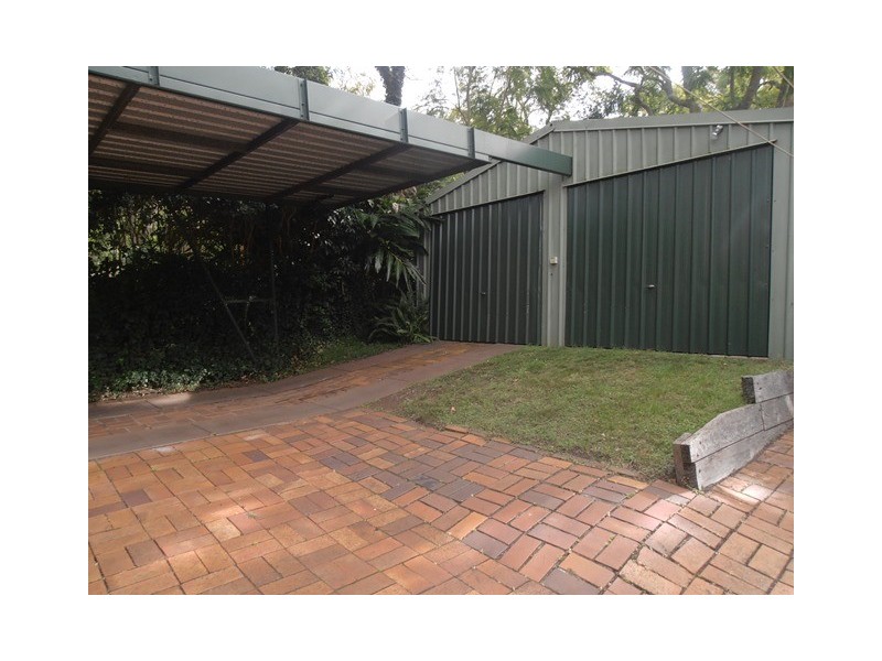 3A Curzon, Mount Lofty QLD 4350