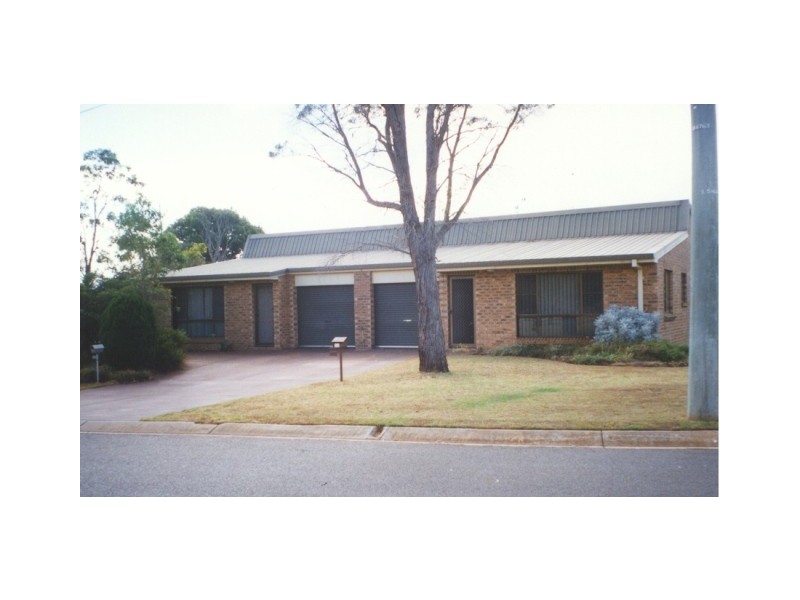 2/11 Lillian Court, Harristown QLD 4350