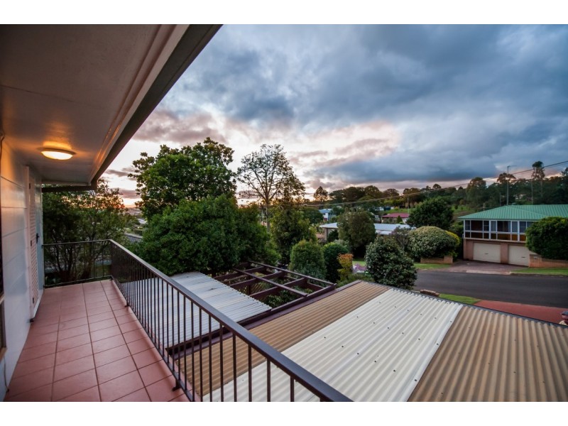 Unit 2/4 Muir Street, Harlaxton QLD 4350