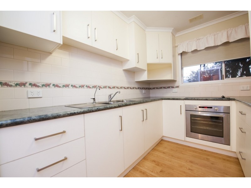 Unit 2/4 Muir Street, Harlaxton QLD 4350