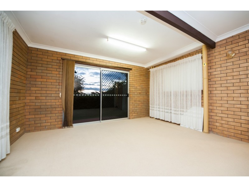 Unit 2/4 Muir Street, Harlaxton QLD 4350