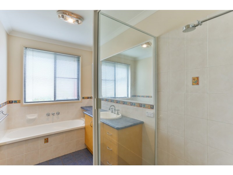 34 Fay Court, Kearneys Spring QLD 4350