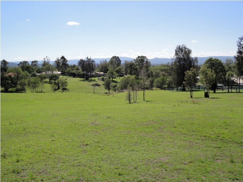 17 Meadows Road, Withcott QLD 4352
