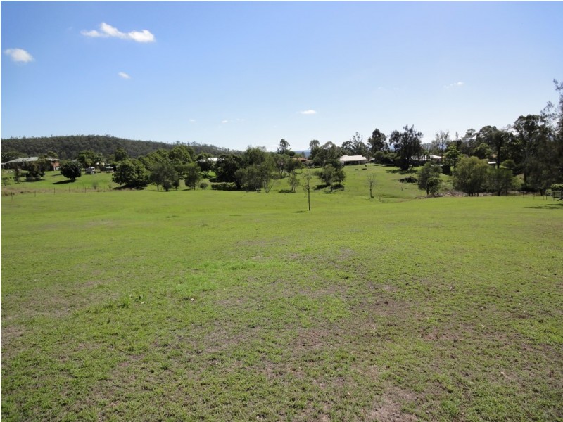 17 Meadows Road, Withcott QLD 4352
