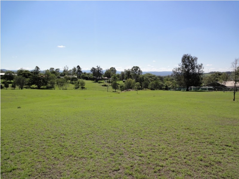 17 Meadows Road, Withcott QLD 4352